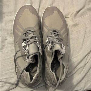 Adidas Men's Light Gray Athletic Shoes